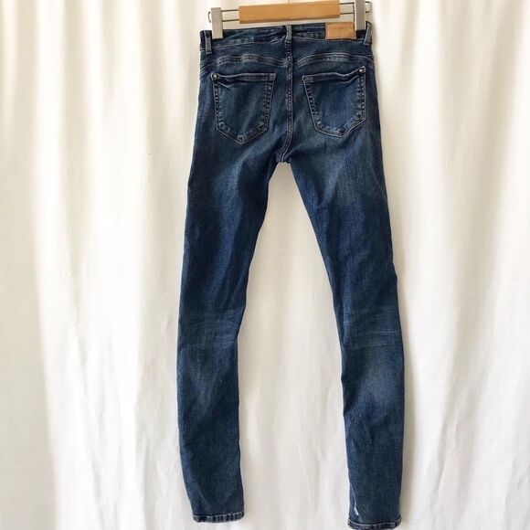 Zara medium wash distressed skinny jeans  Size 2 - Picture 6 of 10